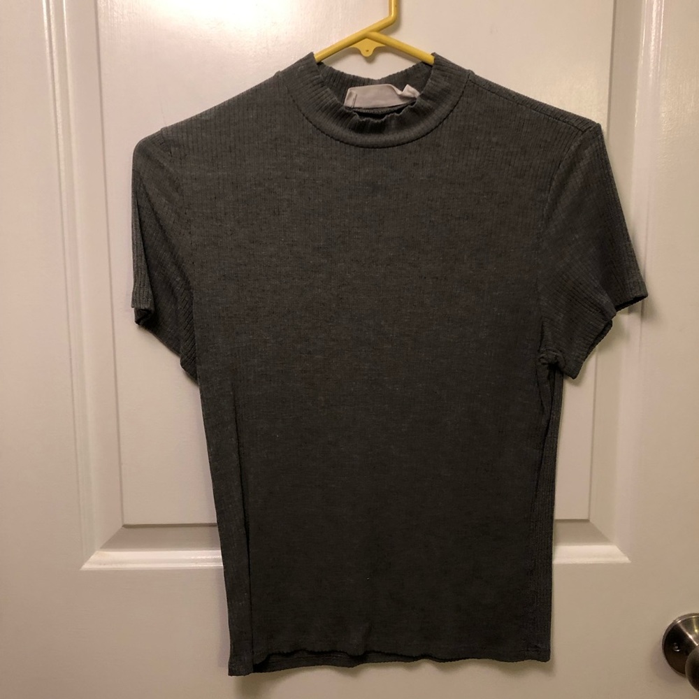 Gray ribbed mock neck short sleeve top